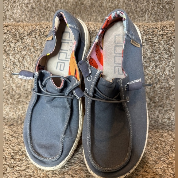 HEY DUDE Wendy Woman’s Sky Blue Canvas Slip-On Shoes Size 7 - Picture 1 of 6